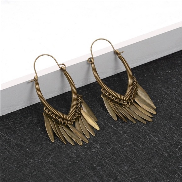 Bohemian bronze feather hoop dangle wire earrings - Picture 2 of 4